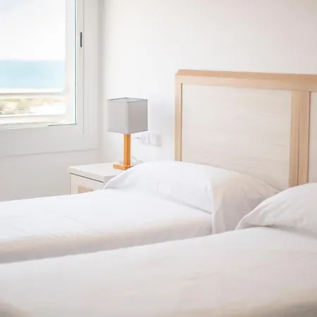 R130 Beachfront With Air Conditionner
