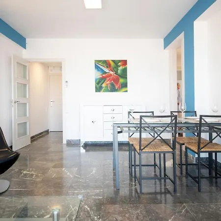 R130 Beachfront With Air Conditionner *