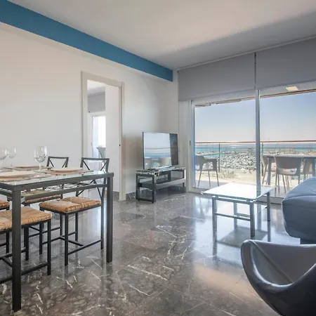 R130 Beachfront With Air Conditionner *
