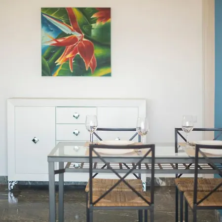 R130 Beachfront With Air Conditionner *
