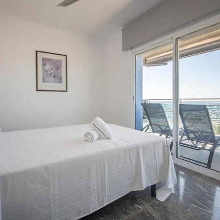 R130 Beachfront With Air Conditionner